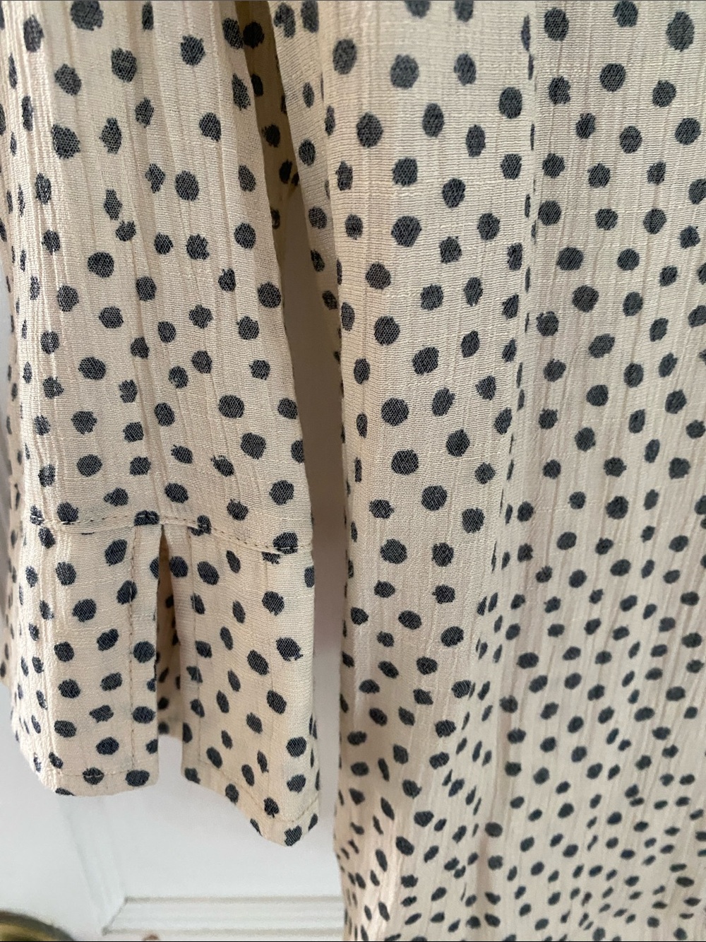 Como Blu Cream Polka Dot V-Neck Button Blouse Sz L - Picture 4 of 6